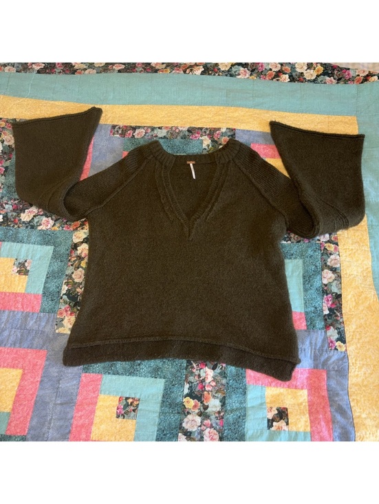 Free People Sweaters - Free People Wool Blend V-Neck Flare Sleeve Woman’s Small Sweater Cozy Casual